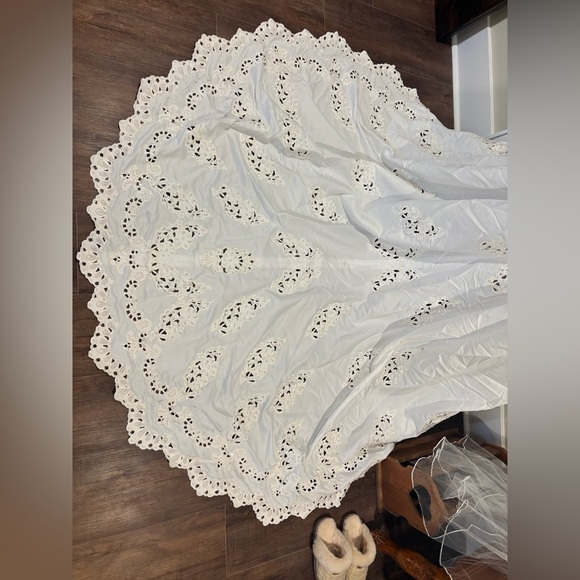 Embroidered Forever Yours White Satin Bridal Gown W/ Veil & Ring Pillow s10 - Picture 6 of 8